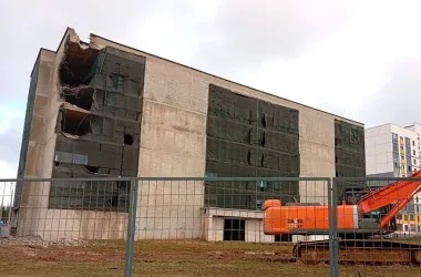 Во Фрунзенском районе начали сносить паркинг-долгострой