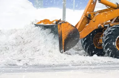 Как действовать на дороге во время проезда снегоуборочной техники