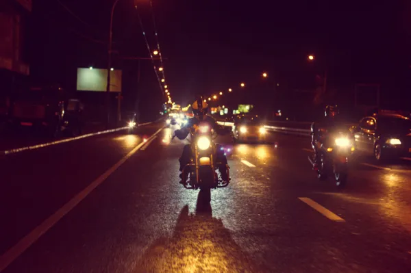 ГАИ напоминает мотоциклистам о необходимости передвижения с включенным светом фар