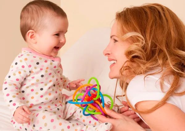 Минтруда напоминает, как получить пособие по уходу за ребенком до трех лет