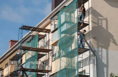 МГЖХ поясняет, почему капремонт дома может затянуться