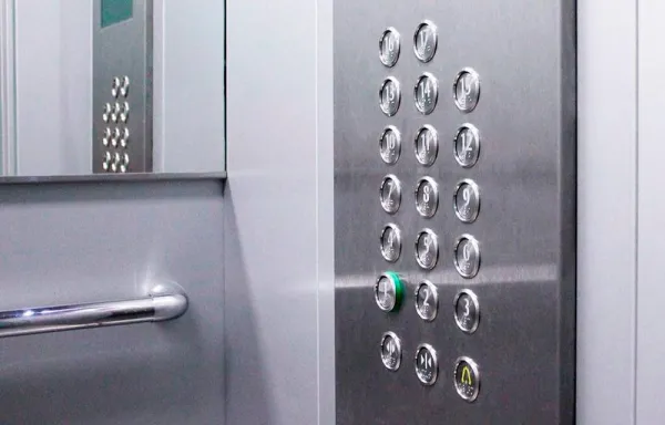 В Минске в многоквартирных  домах в этом году заменят 221 лифт