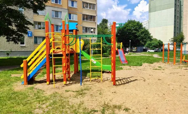 В этом году во дворах Минска заменят более 2,7 тыс. единиц детского и спортивного оборудования
