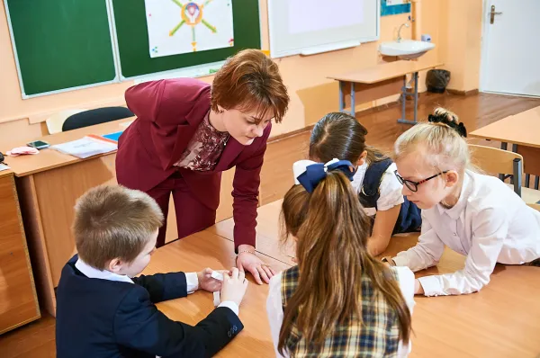 Школы смогут проводить платные поддерживающие занятия