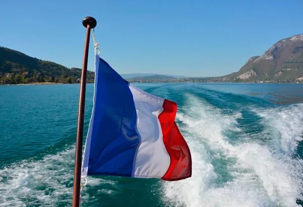 Франция ввела дополнительные визовые требования для белорусских туристов