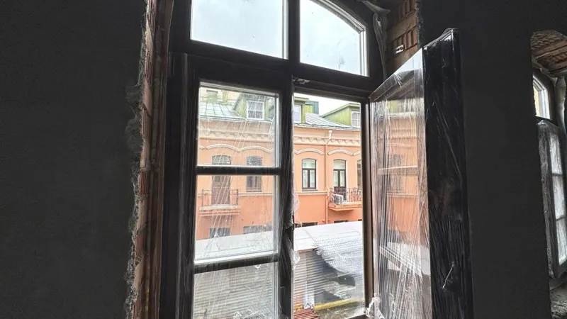 Обновление исторического центра: как преображается здание на Революционной. Фото 3