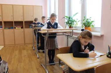 Врач-гигиенист рекомендует детям  в школах учиться стоя