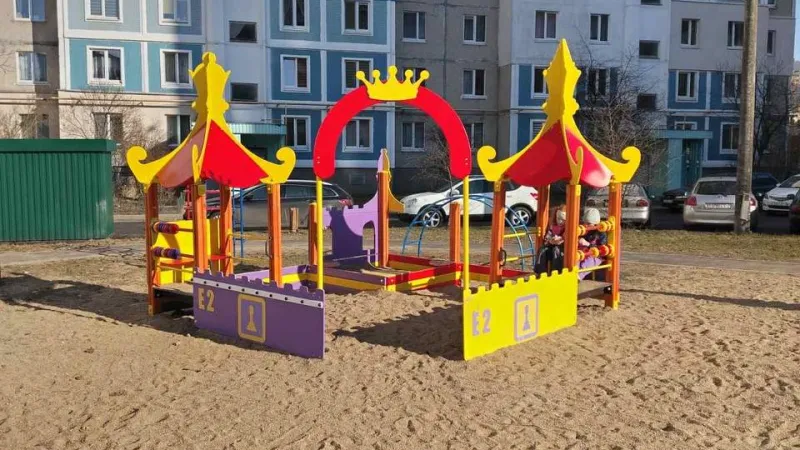 В 2026 году во дворах столицы обновят почти 2,8 тысяч игровых элементов. Фото 4