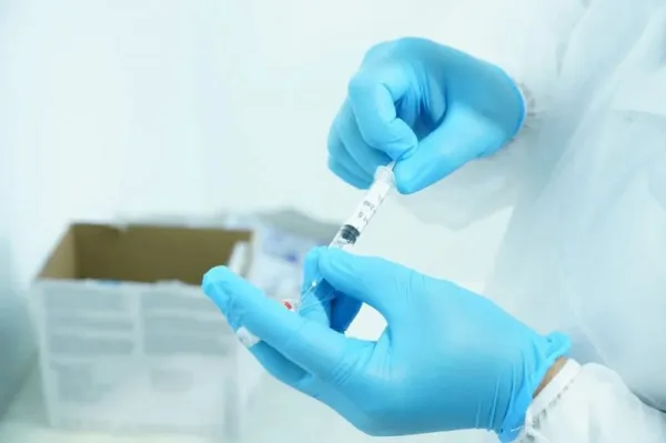 Столичные поликлиники предлагают вакцинацию от гриппа и ковида