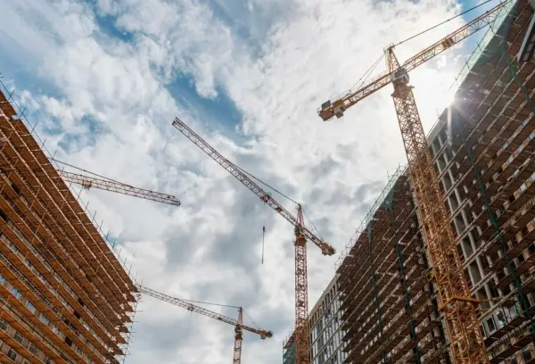 В столице строится 83 жилых дома