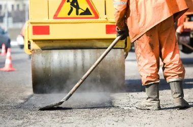 На улице Ангарской началась полная замена дорожного покрытия