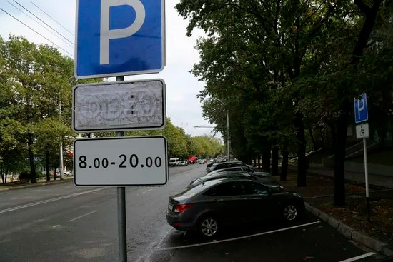 В столице расширяется зона платных парковок