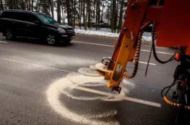 В Беларуси изучают альтернативные методы обработки дорог зимой
