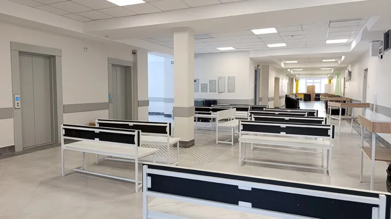 На Голубева открылась обновленная детская поликлиника с цветными этажами и бассейнами. Фото 3