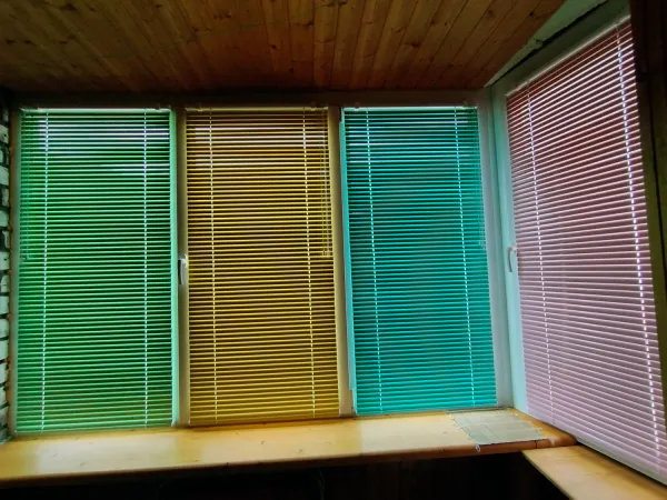 Какие варианты жалюзи самые практичные для офиса?