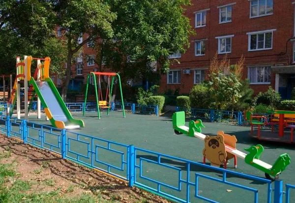 Более 1 000 дворов благоустроят в столице в этом году