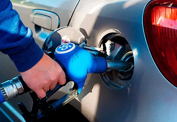 Поэтапное повышение цен на топливо начнется с 15 марта