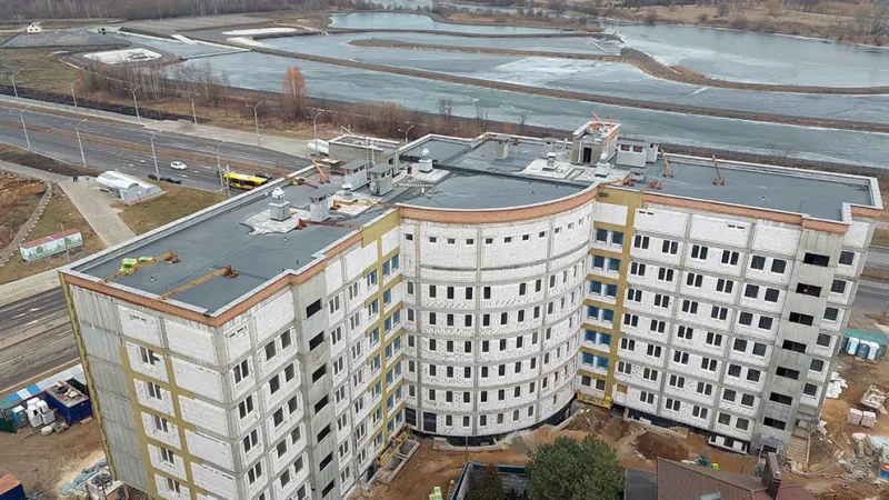 Строительство детской поликлиники в Лошице выходит на финишную прямую. Фото 2