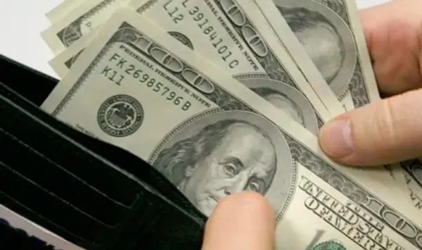 Нацбанк объяснил правила приема старых долларов
