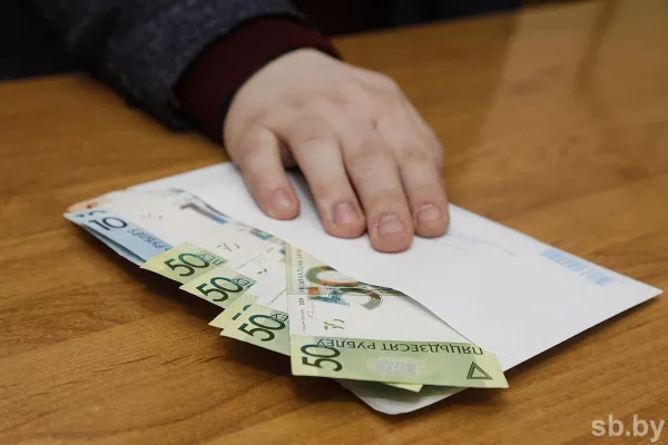 В Минтруда разъяснили риски при выплате зарплат «в конвертах»