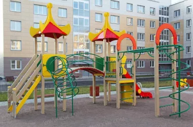 Игровые комплексы планируют установить на всех детских площадках столицы