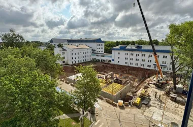 На территории 6-й клинической больницы возводят современный корпус травматологического центра