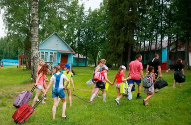 400 тысяч детей планируют оздоровить летом в лагерях