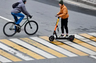 В Минске обозначено 190 мест, где велосипедисты и самокатчики могут не спешиваться