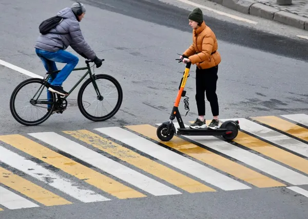 В Минске обозначено 190 мест, где велосипедисты и самокатчики могут не спешиваться