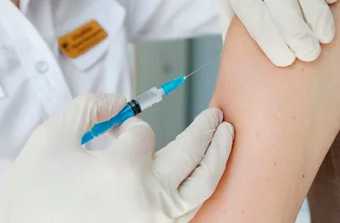 Массовая вакцинация против гриппа и COVID-19 началась в Беларуси