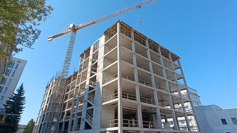Корпус Минского онкоцентра на проспекте Независимости близок к завершению монолитных работ. Фото 1