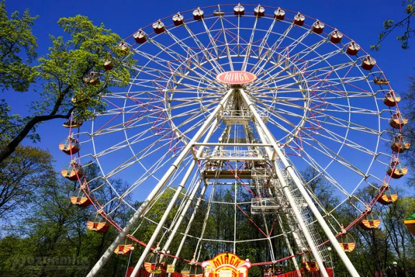 Старые аттракционы в столичных парках уступят место новым