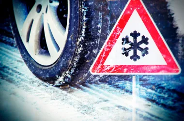 В ГАИ рекомендовали не менять зимнюю резину на летнюю из-за погоды