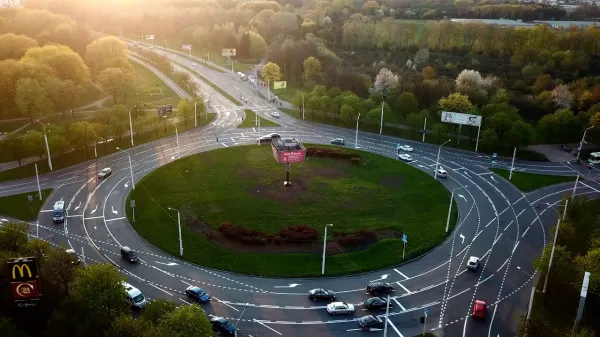 На площади Бангалор демонтируют круговое движение к концу года