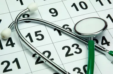 Минздрав утвердил работу медучреждений в ноябрьские праздники