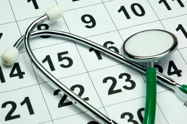 Минздрав утвердил работу медучреждений в ноябрьские праздники