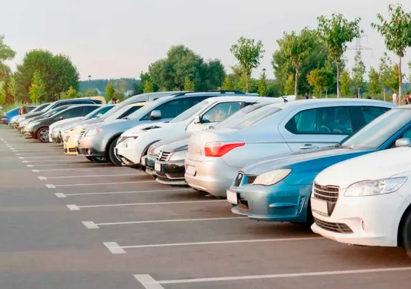 Минск решает проблему парковок и бесхозных автомобилей