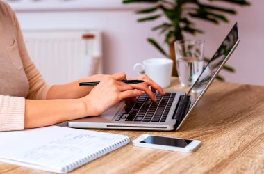 Как 1С:ЗУП помогает не «утонуть» в отпусках, больничных и командировках