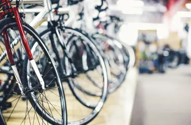 Проверки выявили нарушения законодательства в 86% магазинов мотовелотоваров