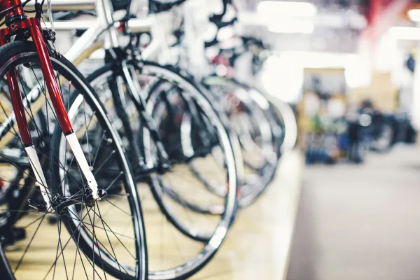 Проверки выявили нарушения законодательства в 86% магазинов мотовелотоваров