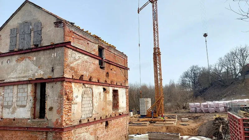 Историческая застройка ХIХ века в Лошицком парке обретает новую жизнь. Фото 8