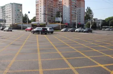 На перекрестке Пушкина и Притыцкого нанесена «вафельная» разметка