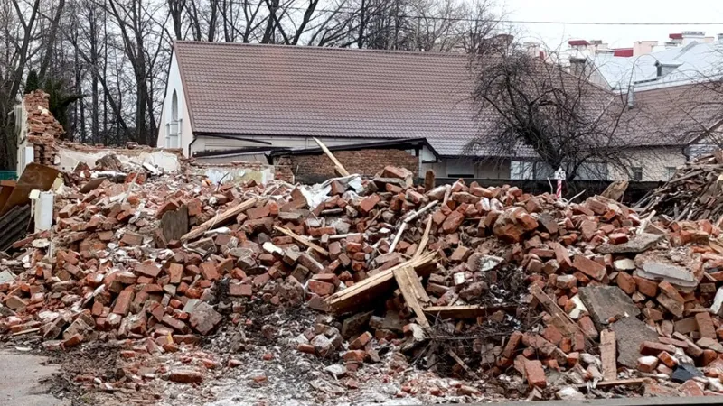 На месте старых домов на ул. Серова построят многоэтажки. Фото 1