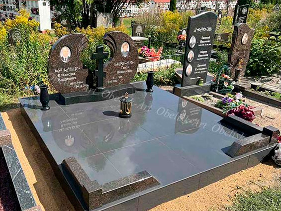 На что обратить внимание при установке памятника: фундамент, почва, сезон