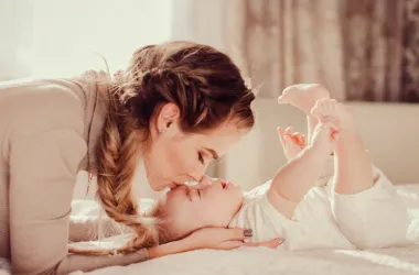 Какие выплаты и гарантии положены родителям маленьких детей