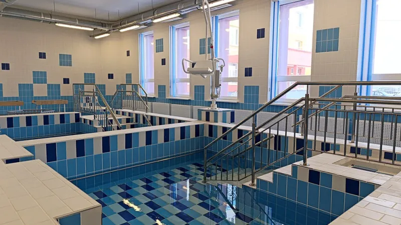 На Голубева открылась обновленная детская поликлиника с цветными этажами и бассейнами. Фото 5