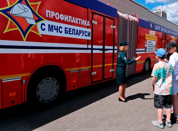 Мобильный центр МЧС по безопасности жизнедеятельности начал работу в Минске