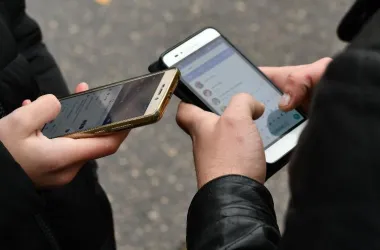 Мошенники рассылают в мессенджерах картинки-открытки с вредоносным кодом