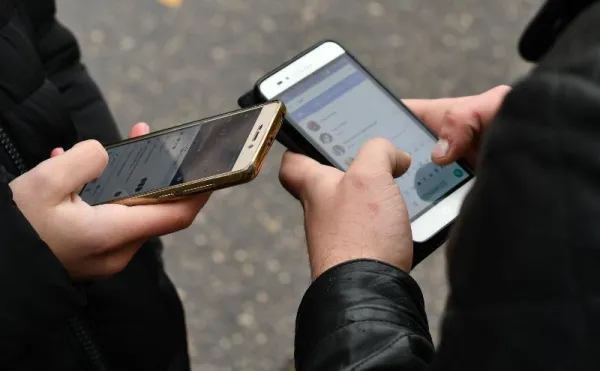 Мошенники рассылают в мессенджерах картинки-открытки с вредоносным кодом