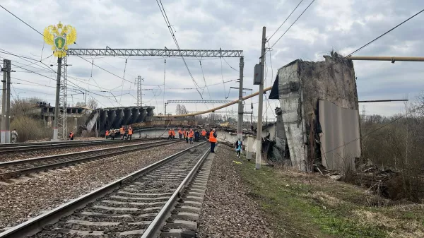 БЖД сообщает об изменениях в графике движения поездов из-за обрушения моста в Смоленской области